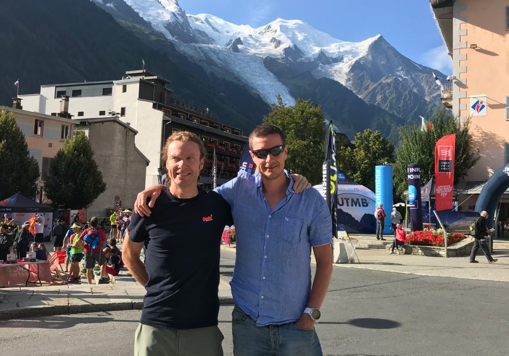 Kai Langel (oik.) vastasi Mikael Heermanin kysymyksiin Chamonix'ssa UTMB-viikolla.