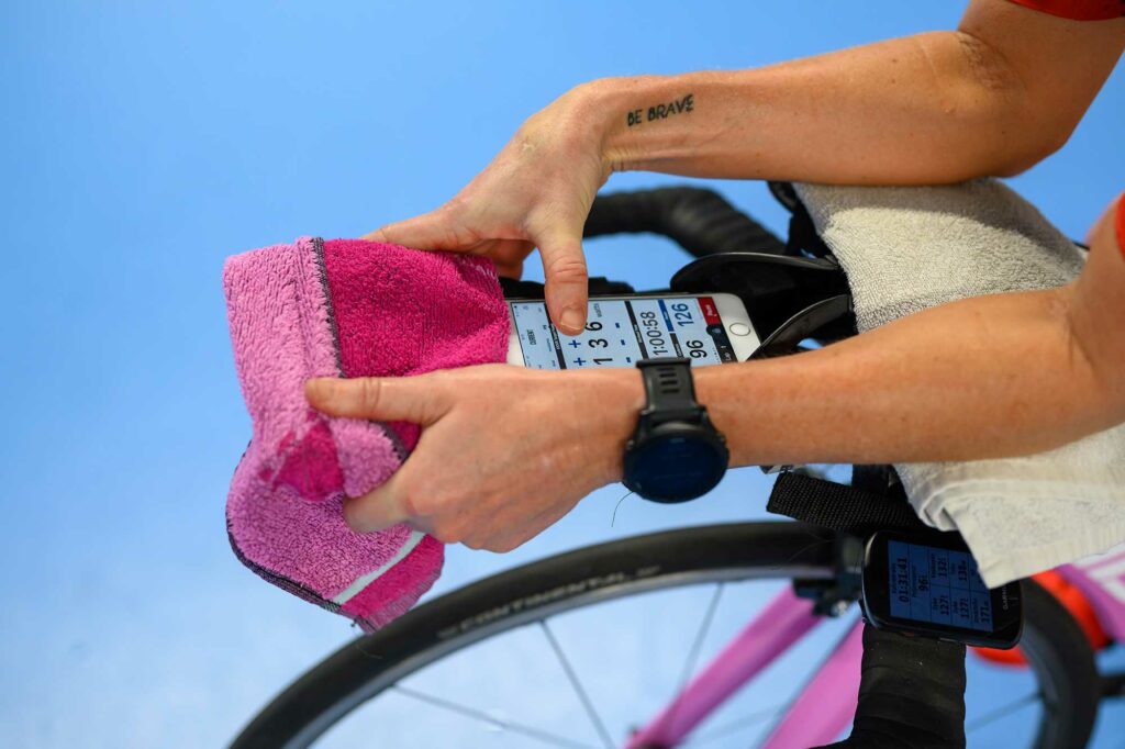 Sisäpyöräily mahdollistaa cyclocross-kisoille tyypillisten jatkuvien spurttien harjoittelun.