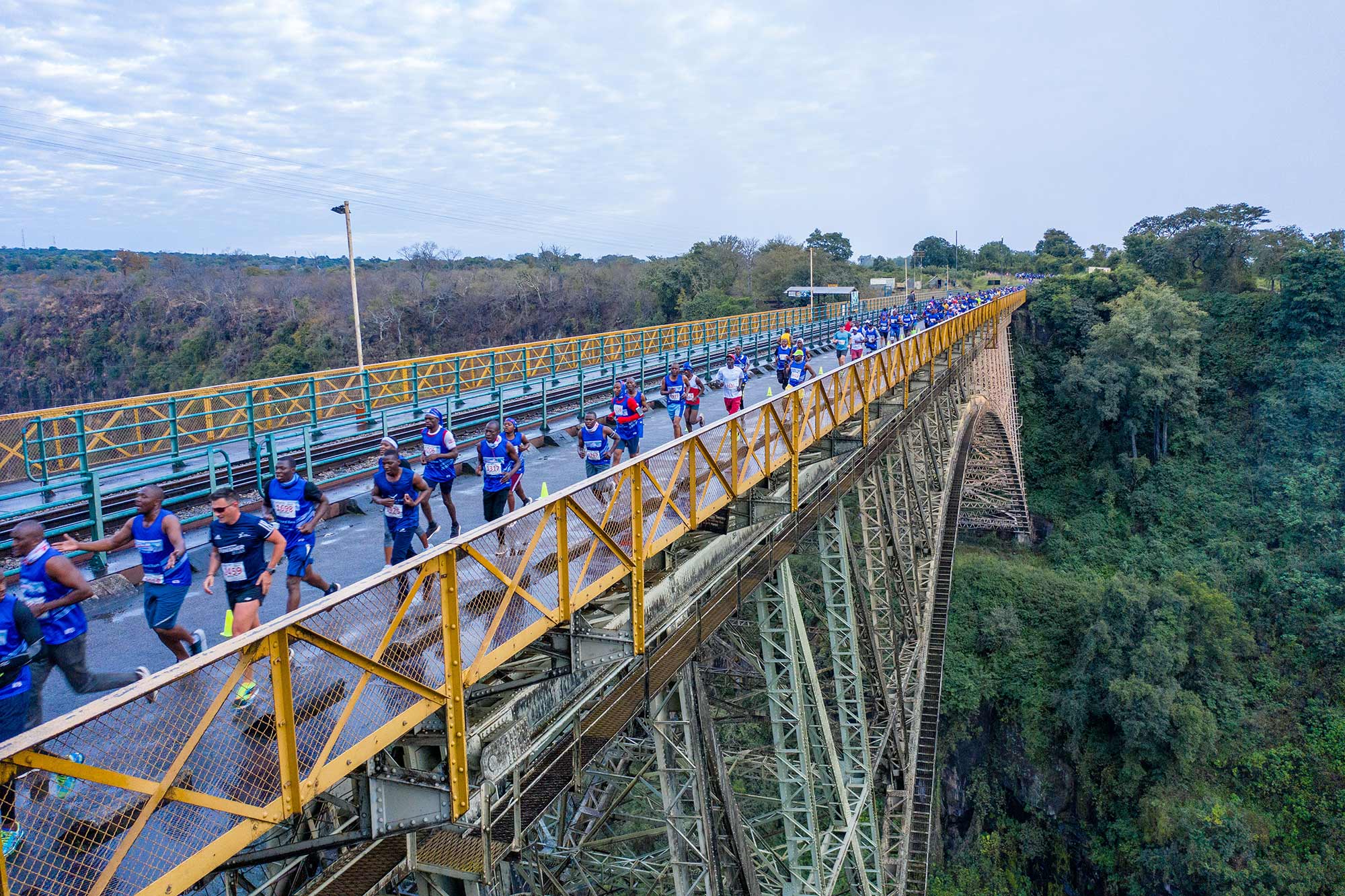 TEKSTI MARI WIISKANTA KUVAT KARI KATTILAKOSKI JA VICTORIA FALLS MARATHON 