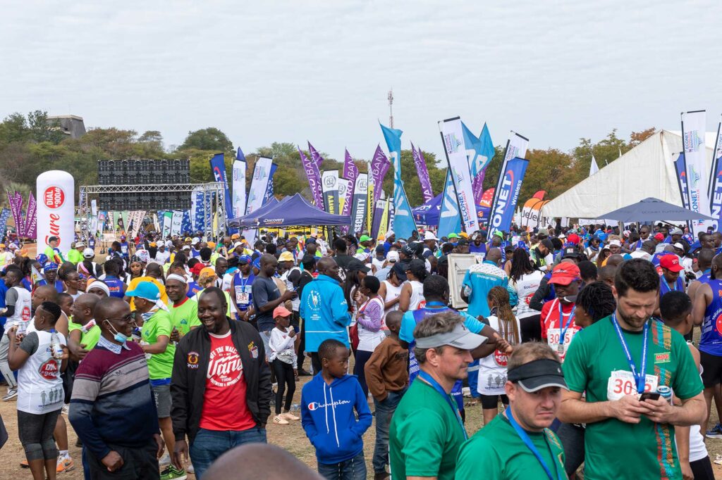 TEKSTI MARI WIISKANTA KUVAT KARI KATTILAKOSKI JA VICTORIA FALLS MARATHON 
